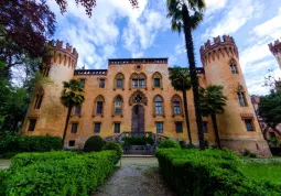 Il castello e il parco del Roccolo sono gestiti dall'omonima associazione, d'intesa con la proprietà e il Comune di Busca